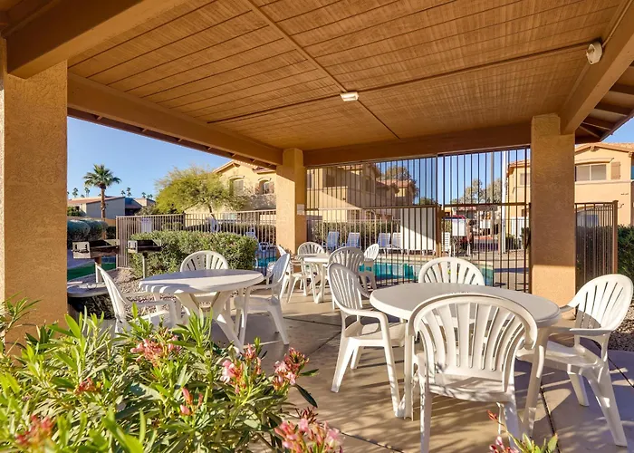 Pool Access + Patio: Retreat, 3 Mi To Dtwn! Holiday home