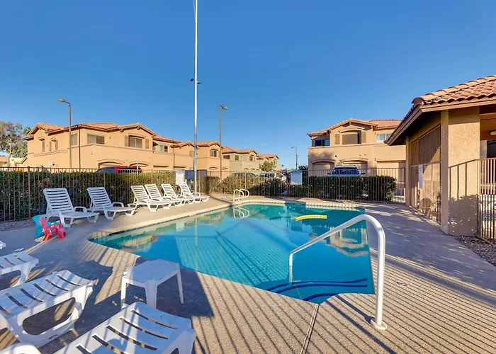 Pool Access + Patio: Retreat, 3 Mi To Dtwn!
