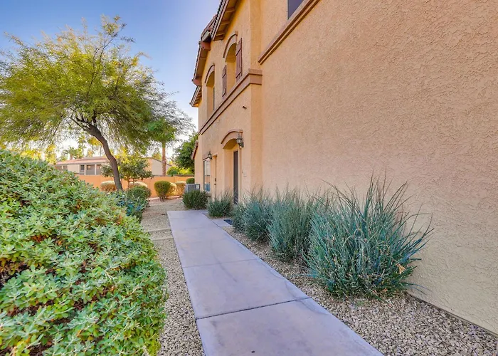 Pool Access + Patio: Retreat, 3 Mi To Dtwn! Holiday home