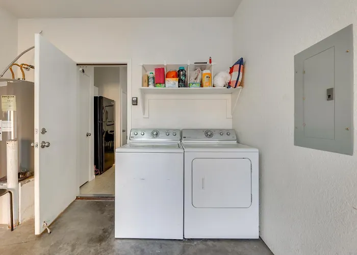 Pool Access + Patio: Retreat, 3 Mi To Dtwn! *