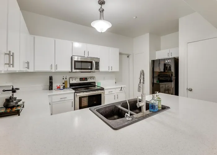 Holiday home Pool Access + Patio: Retreat, 3 Mi To Dtwn!