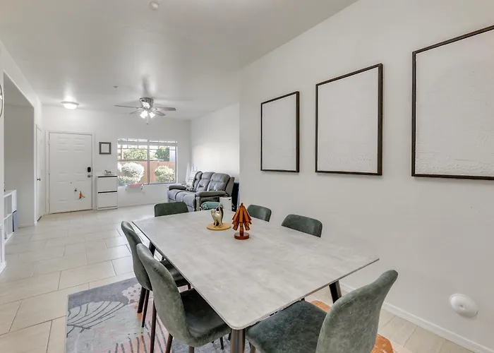 Pool Access + Patio: Retreat, 3 Mi To Dtwn! Holiday home *