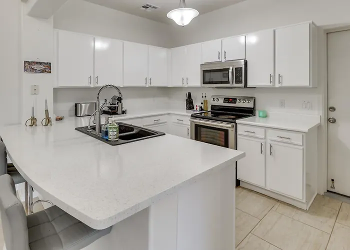 Holiday home Pool Access + Patio: Retreat, 3 Mi To Dtwn! *