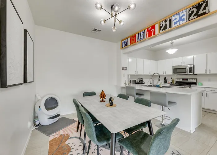 Pool Access + Patio: Retreat, 3 Mi To Dtwn! Mesa